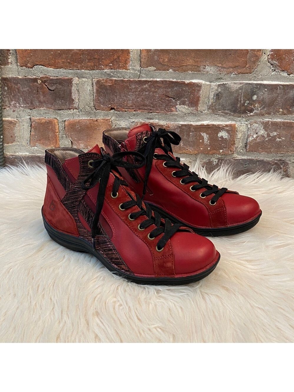 Bionica Red Leather Lace Up Booties, Size 8.5M - Picture 3 of 17